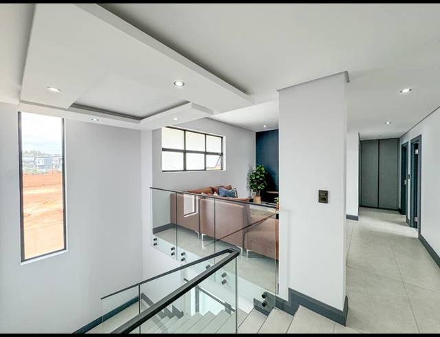 5 BEDROOM HOUSE FOR SALE IN MIDSTREAM HEIGHTS